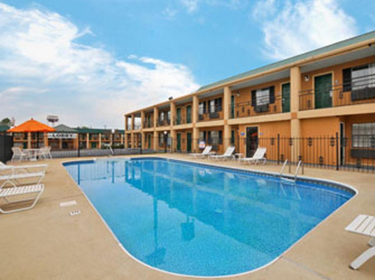 Travelodge By Wyndham Natchitoches Esterno foto