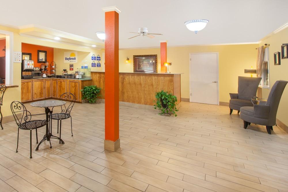 Travelodge By Wyndham Natchitoches Esterno foto