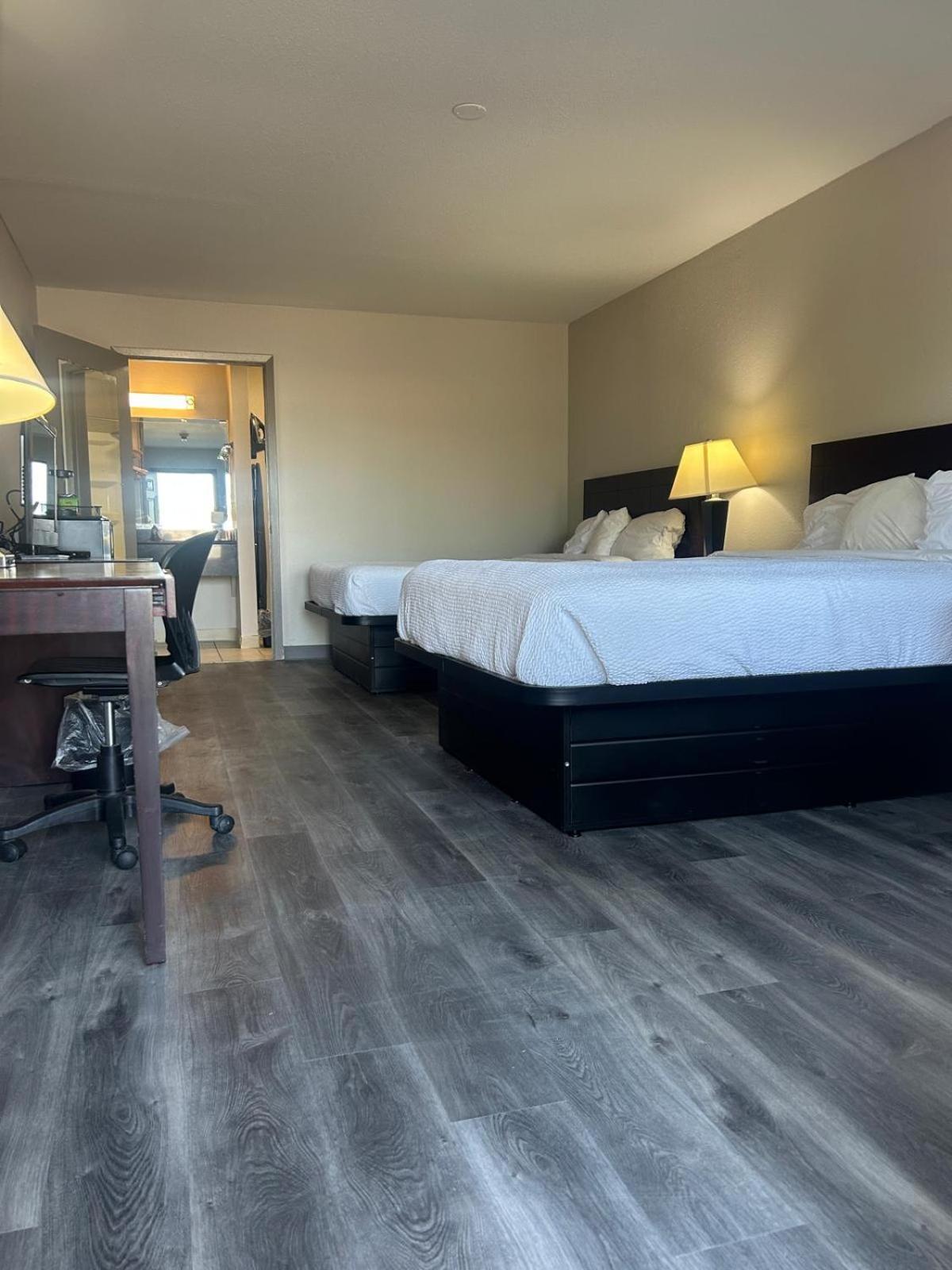 Travelodge By Wyndham Natchitoches Esterno foto