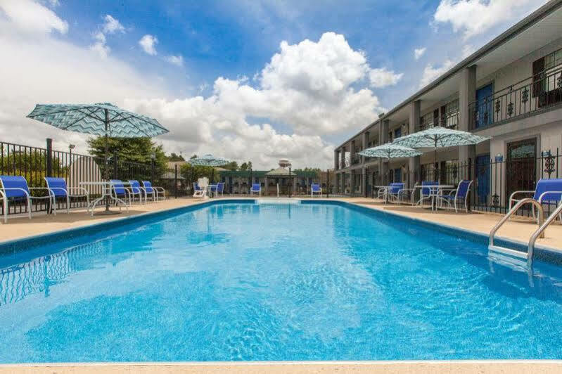 Travelodge By Wyndham Natchitoches Esterno foto